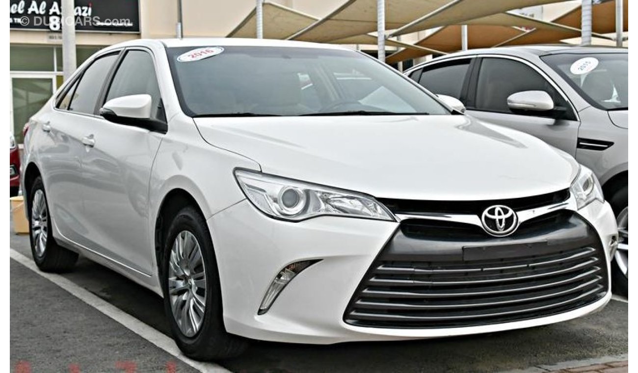 Toyota Camry 2016 WHITE GCC NO ACCIDENT PERFECT