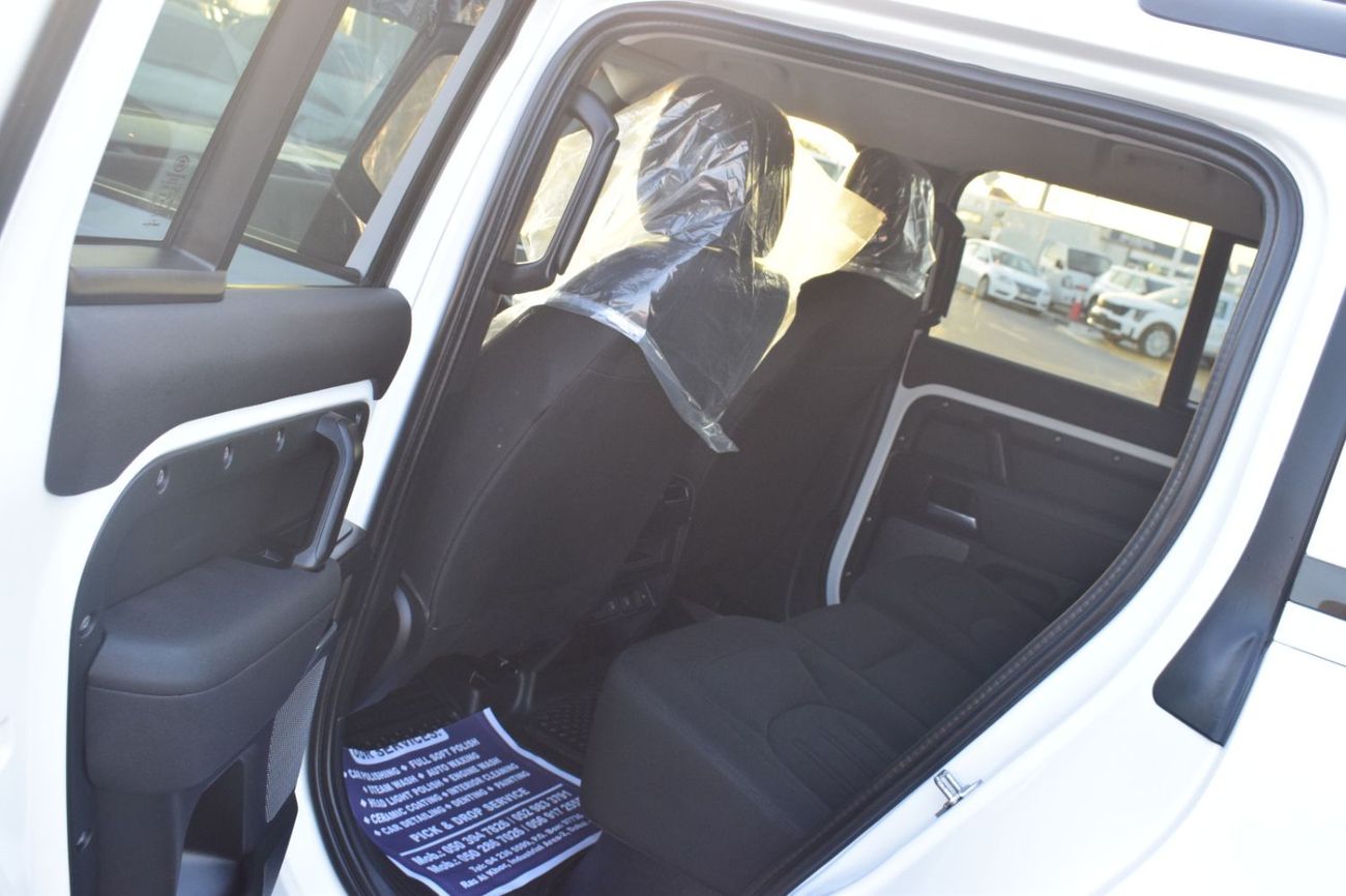 لاند روفر ديفندر 2021Model 2.0 petrol Engine full option tap of the range colour white Transmission Automatic Interio