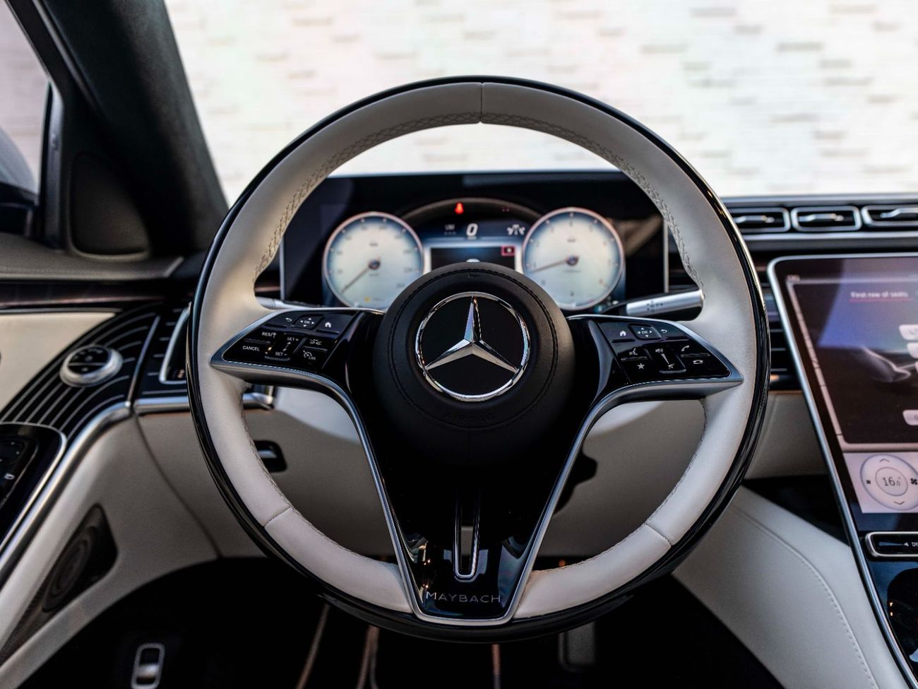 مرسيدس مايباخ S680 مايباخ LUXURY