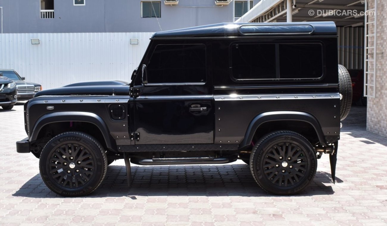 Land Rover Defender 8