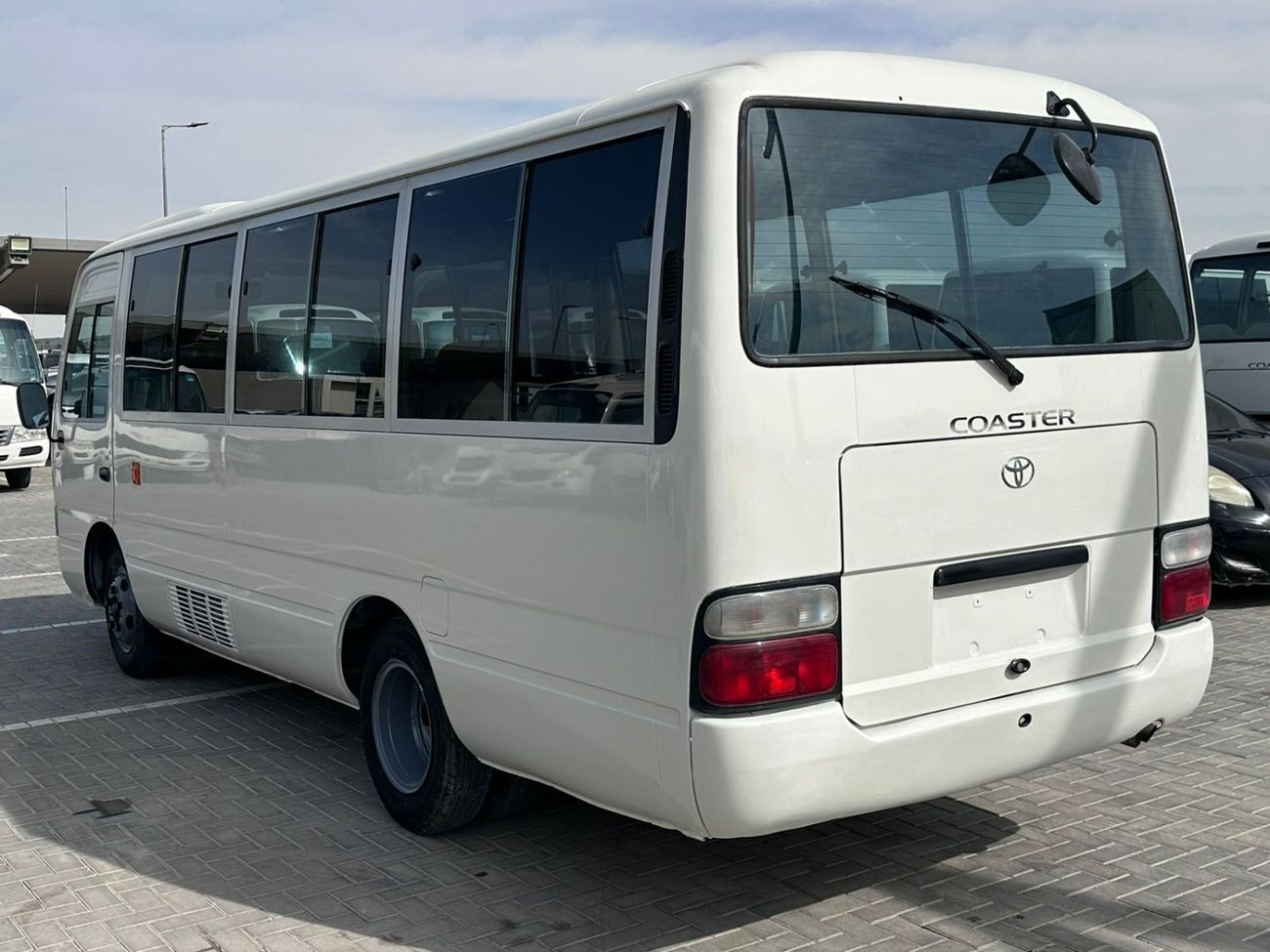 تويوتا كوستر Manual - Diesel - Bus - Rear Wheel Drive - 26 Seats - 2 Door