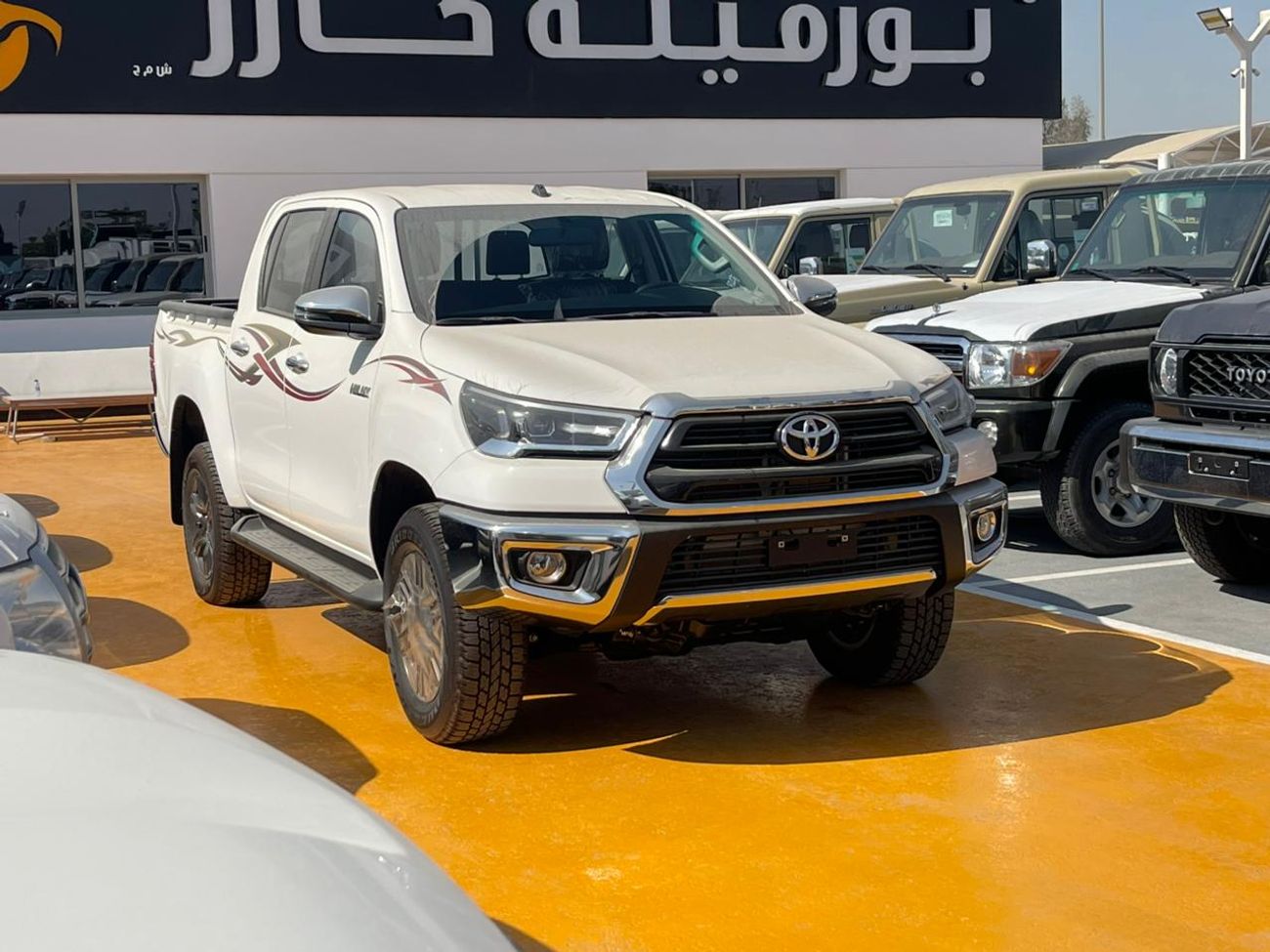 Toyota Hilux GLX 2.7L Double Cab Utility 4WD M/T Toyota Hilux PETROL GLX 2.7L Double Cab 4WD M/T 2025