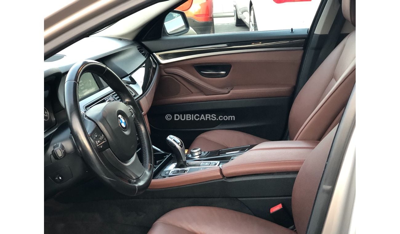 بي أم دبليو 530i موديل 2012 خليجي فل مواصفات كراسي جلد ومثبت سرعه وتحكم كهربي كامل ونظام صوت ممتاز وكاميرا خلفيه ومدخ