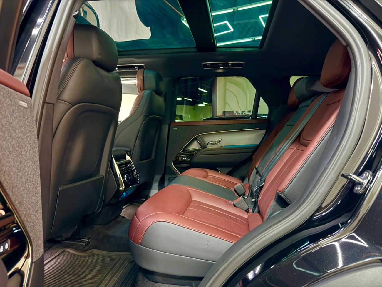 لاند روفر رينج روفر سبورت P400 DYNAMIC HSE 2024