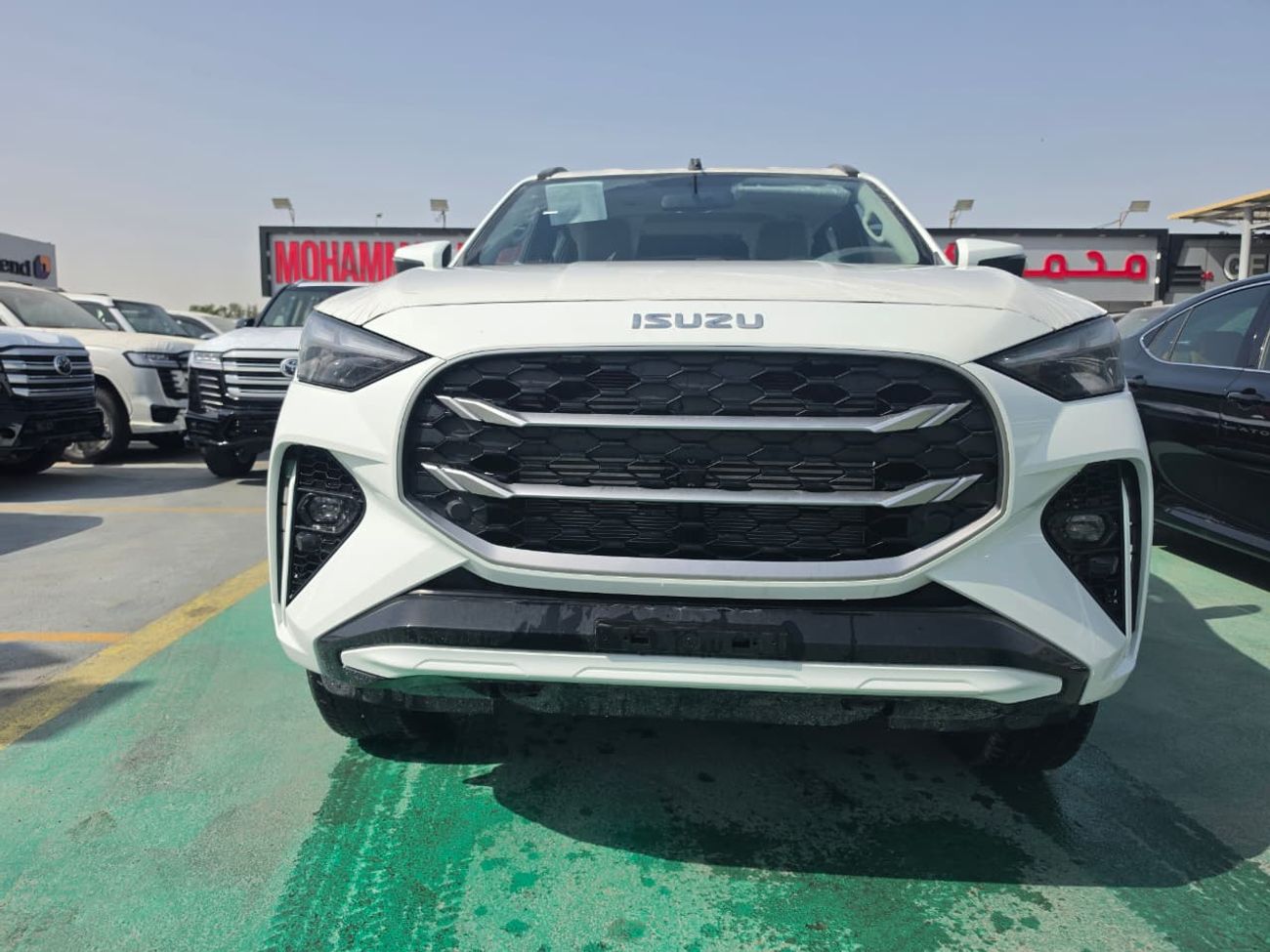 Isuzu MU X Isuzu MU-X 3.0 4JJ3 2026 – 4×4 | Diesel | 6AT | White / Grey