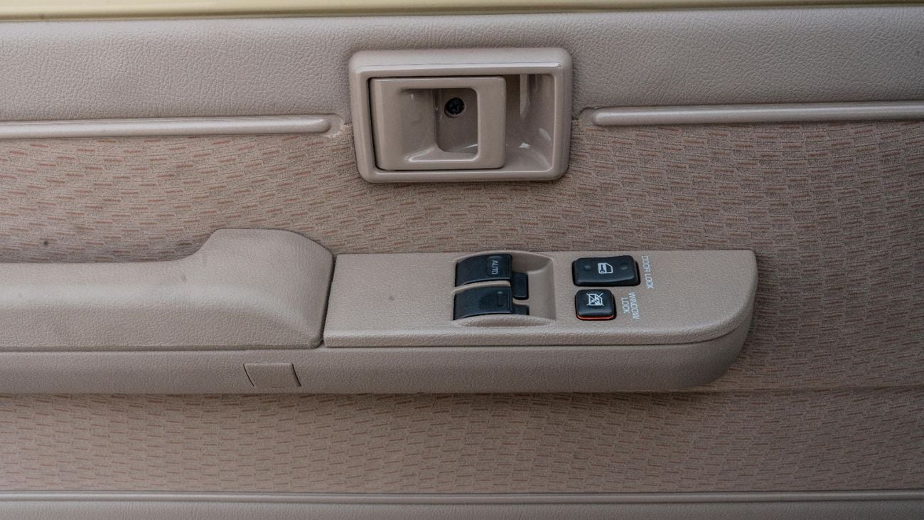 تويوتا لاند كروزر بيك آب LC79 LX 2026 Toyota Land Cruiser LC79 2.8L MT Diesel (Beige-Brown)