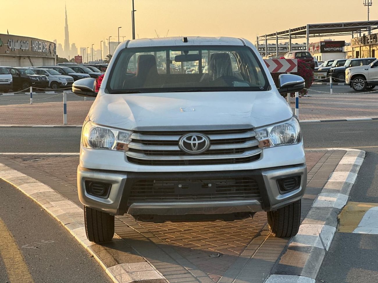 تويوتا هيلوكس GL 2.7L Double Cab Utility RWD