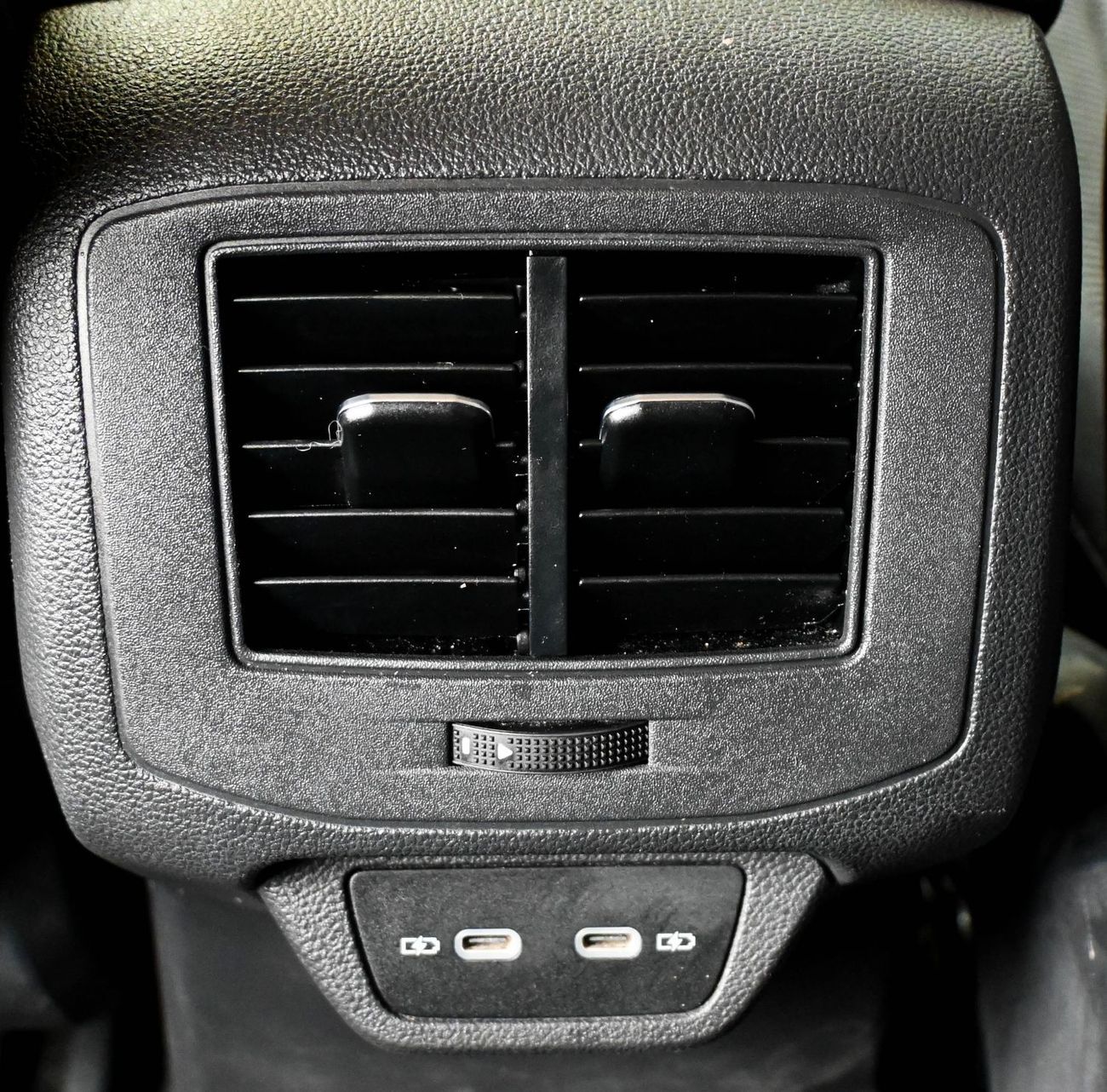 فولكس واجن T ROC Life 1.4L