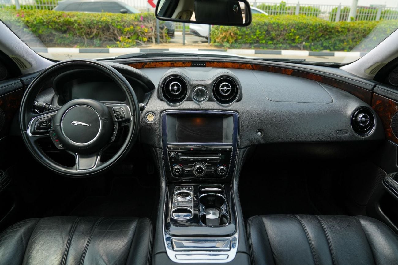 جاكوار XJ PORTFOLIO LUXURY