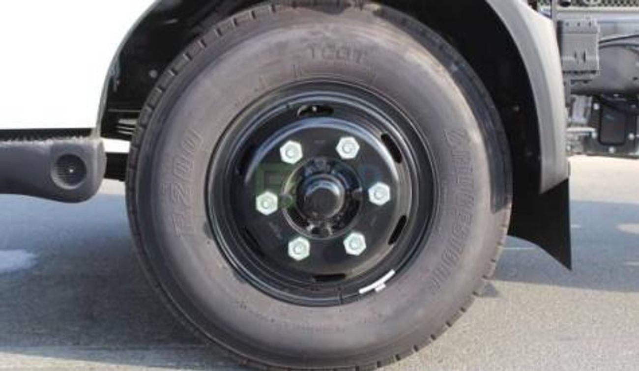 Hino 300 Hino XZU 712L 6.5 TON 300S Wide cab 4X2 Euro 2