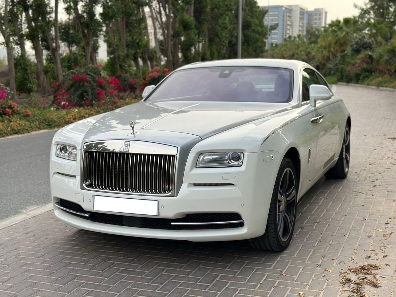 Rolls-Royce Wraith 2015 Rolls Royce Wraith | GCC Specs | 6.6L V12 | 624 HP | 66k KM | WHITE/RED | Starlight Headliner |