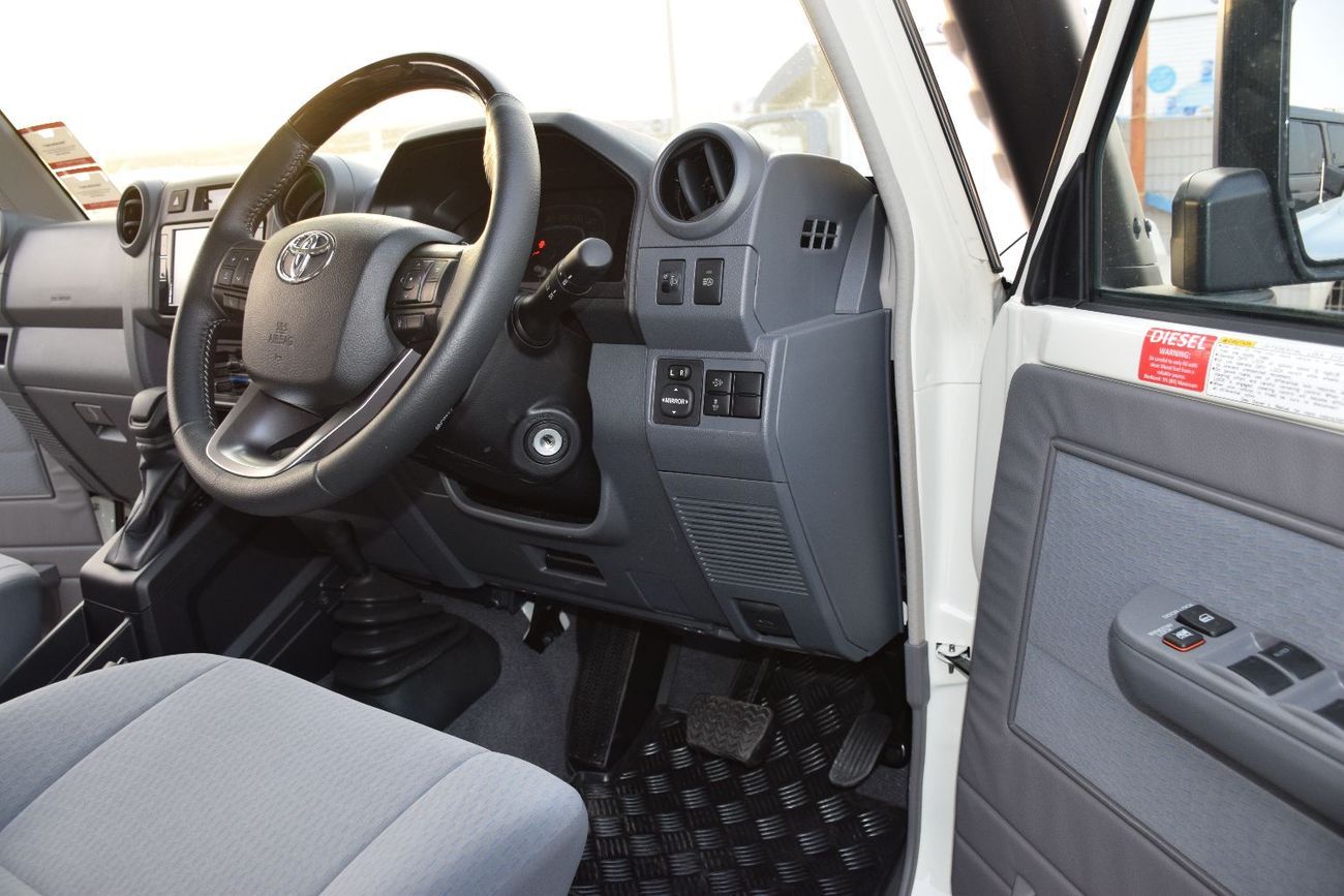 Toyota Land Cruiser Pick Up 4x4 Diesel 2.8L (Right hand)