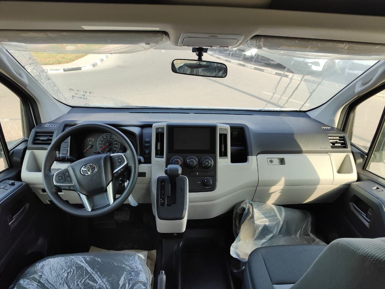 تويوتا هاياس GL 2026 Toyota Hiace 13-Seater High-Roof Full-Option 3.5L V6 Petrol A/T RWD Export Only