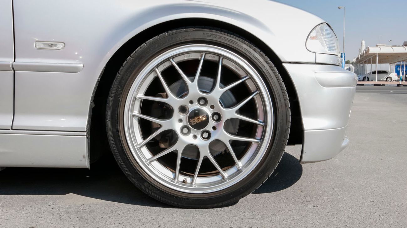 بي أم دبليو 325 i