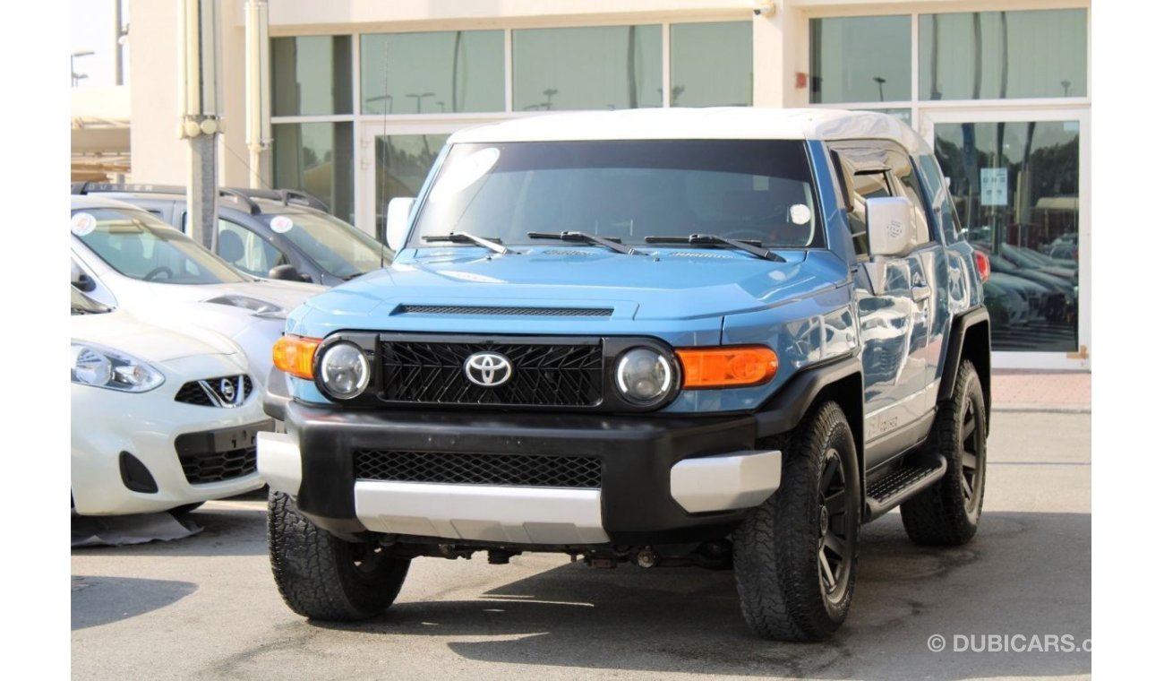 Toyota FJ Cruiser GCC - ACCIDENTS FREE - GXR - CAR IS IN PERFECT CONDITION INSIDE OUT