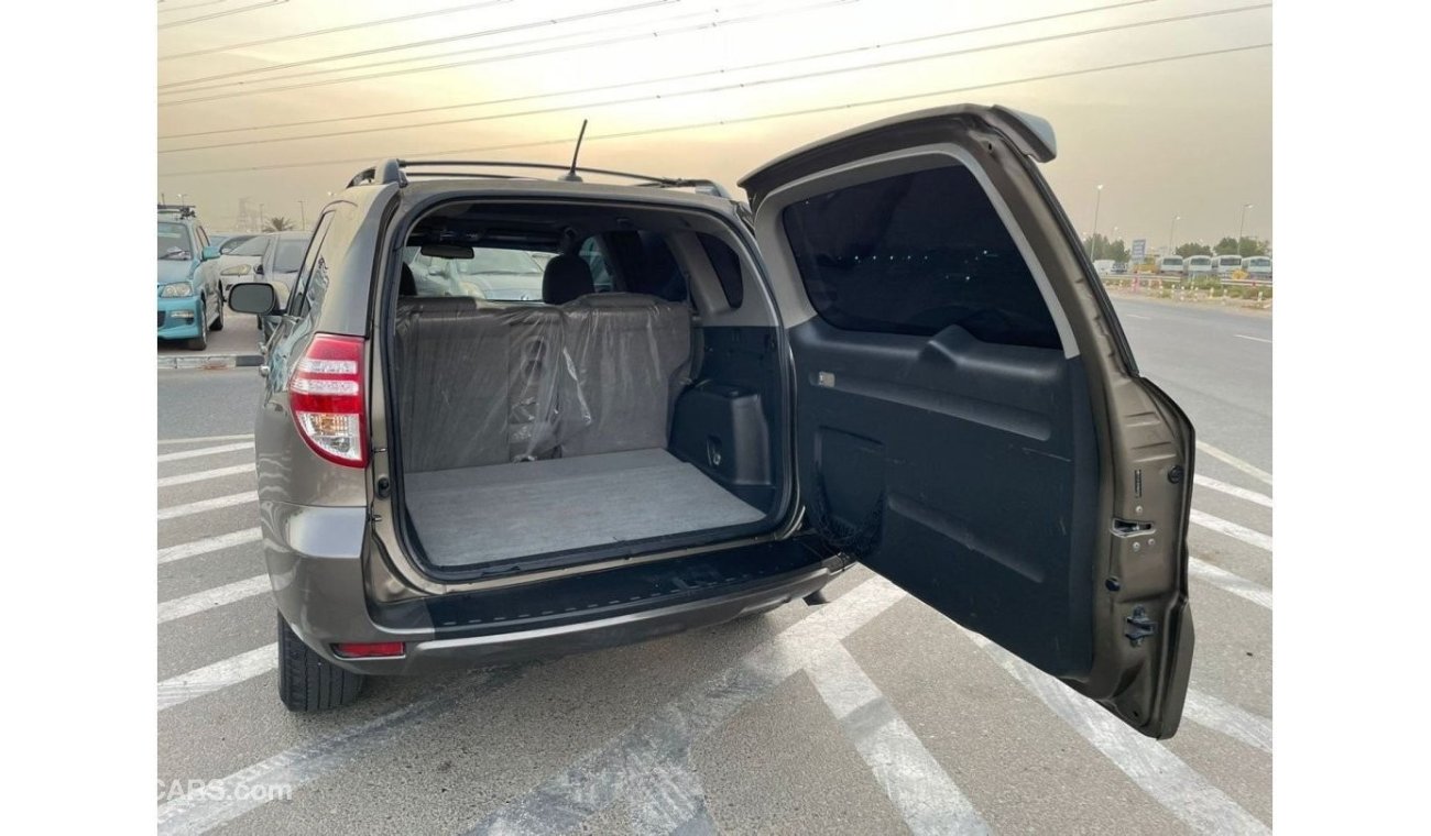 Toyota RAV4 2011 Toyota RAV4 4X4 With Sunroof