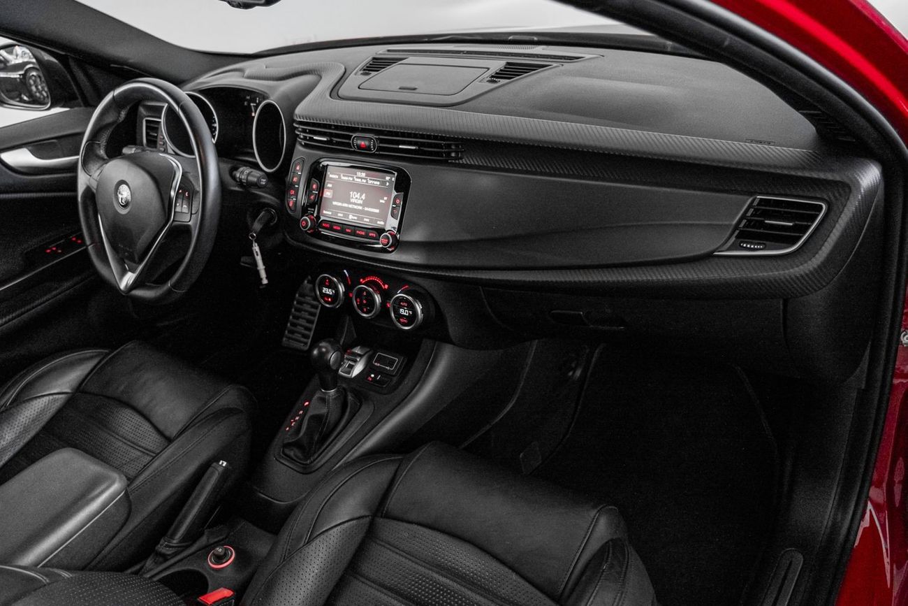 ألفا روميو جوليتا Veloce / 5 Year Alfa Romeo Warranty & Service Pack 120k kms