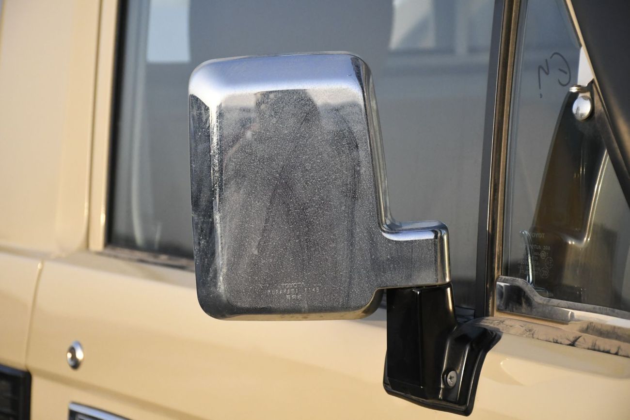 Toyota Land Cruiser Pick Up 79 4.5L V8 MT Diff lock Full option