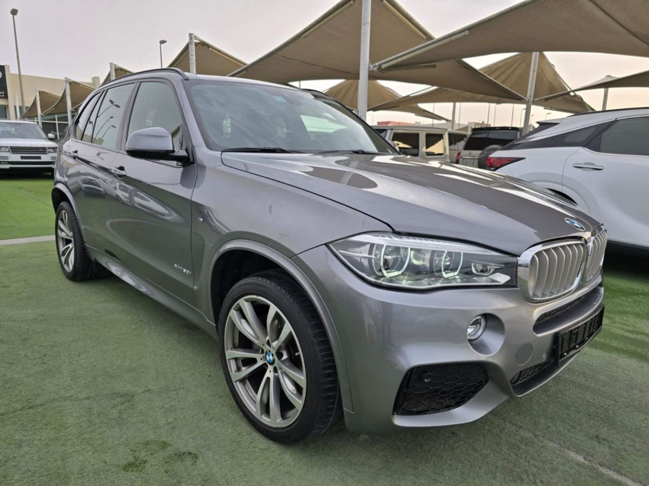 BMW X5 50i Luxury 4.4L (7 Seater) BMW X5 50i 2017 GCC V8 engine 4.4L clean car no any work required availab
