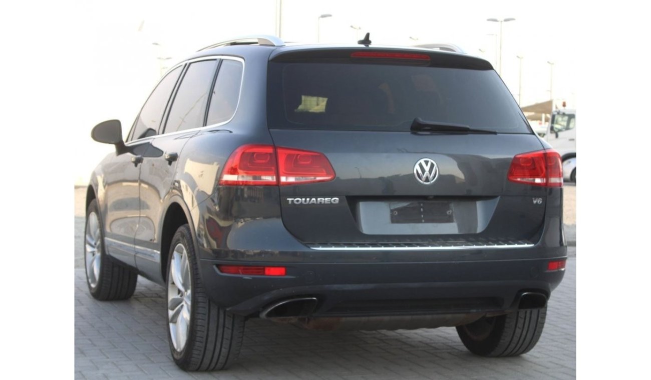 Volkswagen Touareg VOLKSWAGEN TOUAREG FULL OPTION  2013 GCC GRAY EXCELLENT CONDITION WITHOUT  ACCIDENT