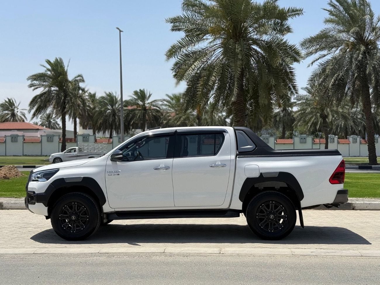 تويوتا هيلوكس SR5 export from Australia