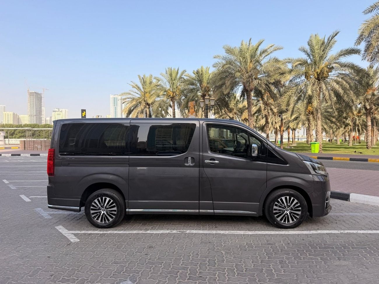 تويوتا جرافينا Right Hand Drive