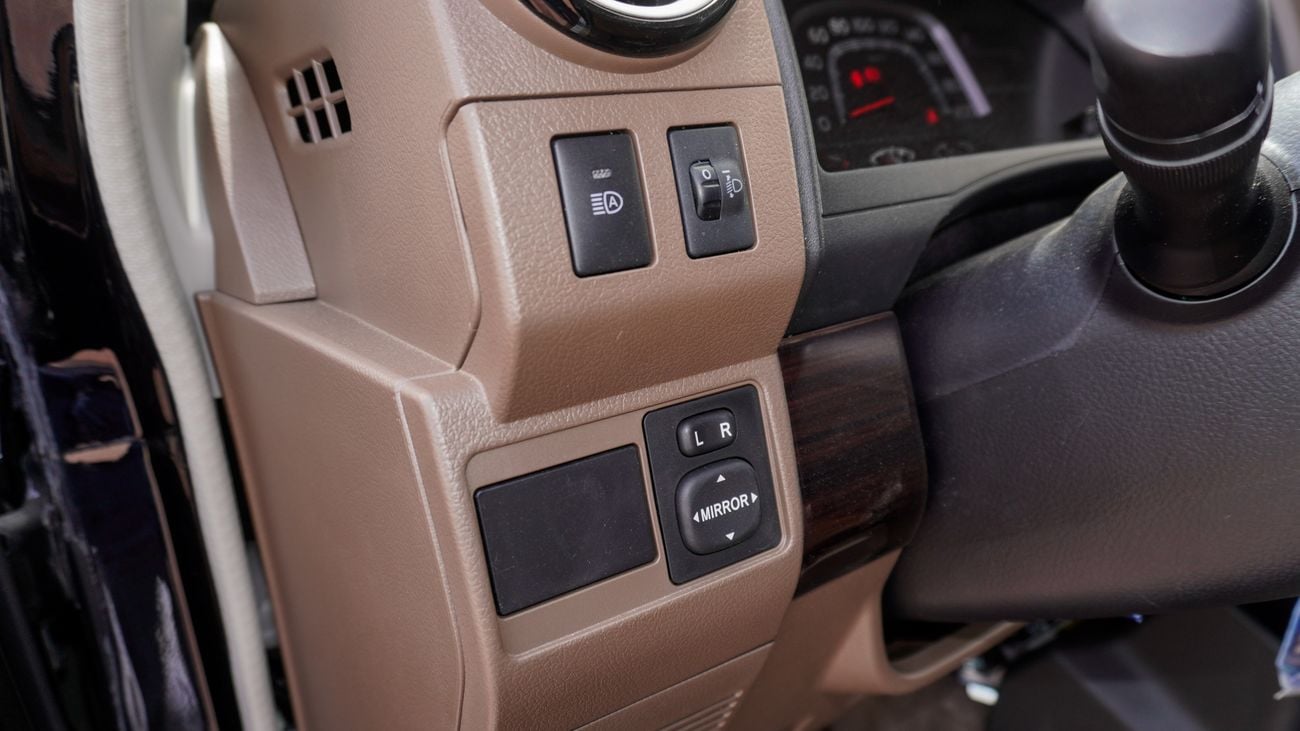 Toyota Land Cruiser 70 LX 4.0 L V6