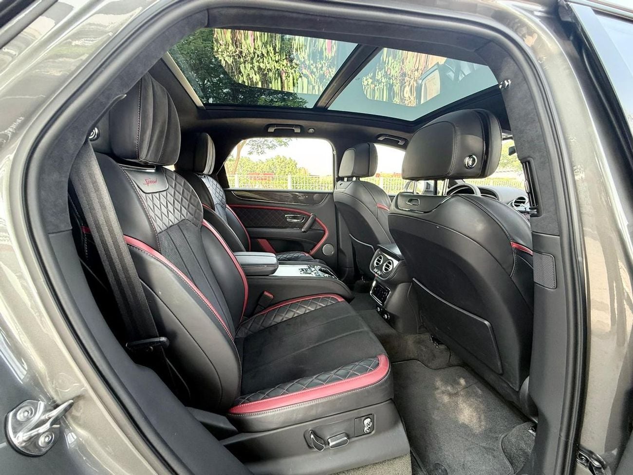 بنتلي بينتايجا BENTLEY BENTAYGA W12 SPEED | GCC SPECS | YEAR : 2020 | F.S.H WITH AGENCY | UNDER WARRANTY