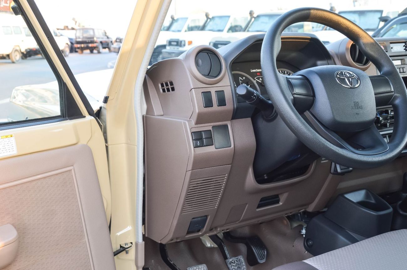 Toyota Land Cruiser Pick Up TOYOTA LAND CRUISER 79 2.8L SC MT DIESEL PICKUP 2025