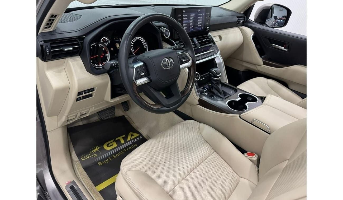 تويوتا لاند كروزر 2024 Toyota Land Cruiser GXR V6, April 2028 Toyota Warranty + Service Pack, Low Kms, GCC