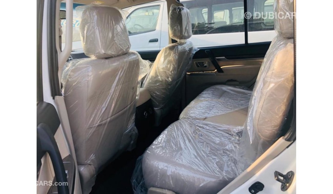 ميتسوبيشي باجيرو 3.5L -- LEATHER SEATS -- MINT CONDITION -- EXCLUSIVE DEAL