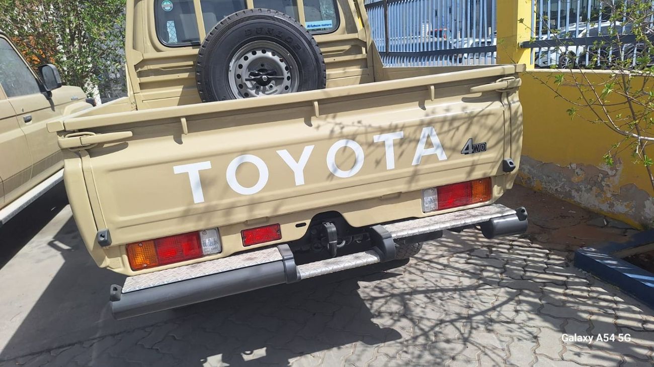 تويوتا لاند كروزر بيك آب TOYOTA LAND CRUISER LC79 DC FULL OPTION AT