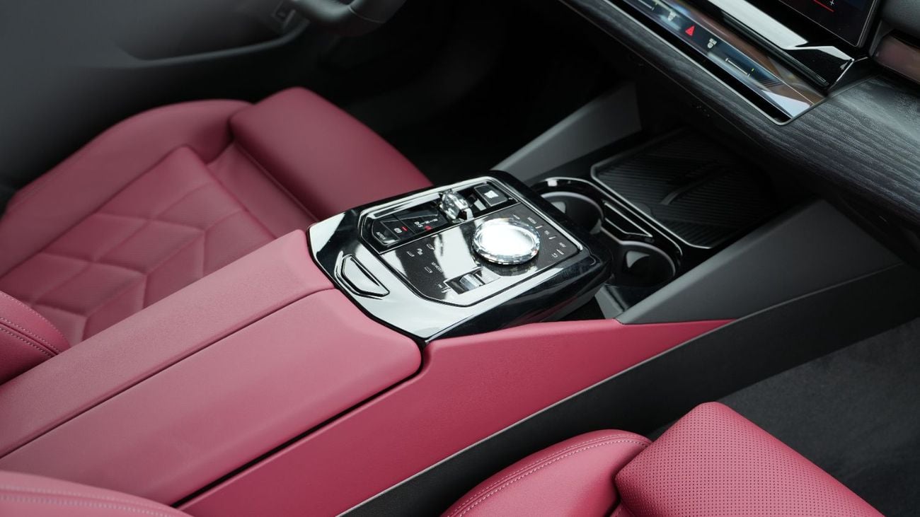 بي أم دبليو 530i 2.0L White 2026MY Export Only