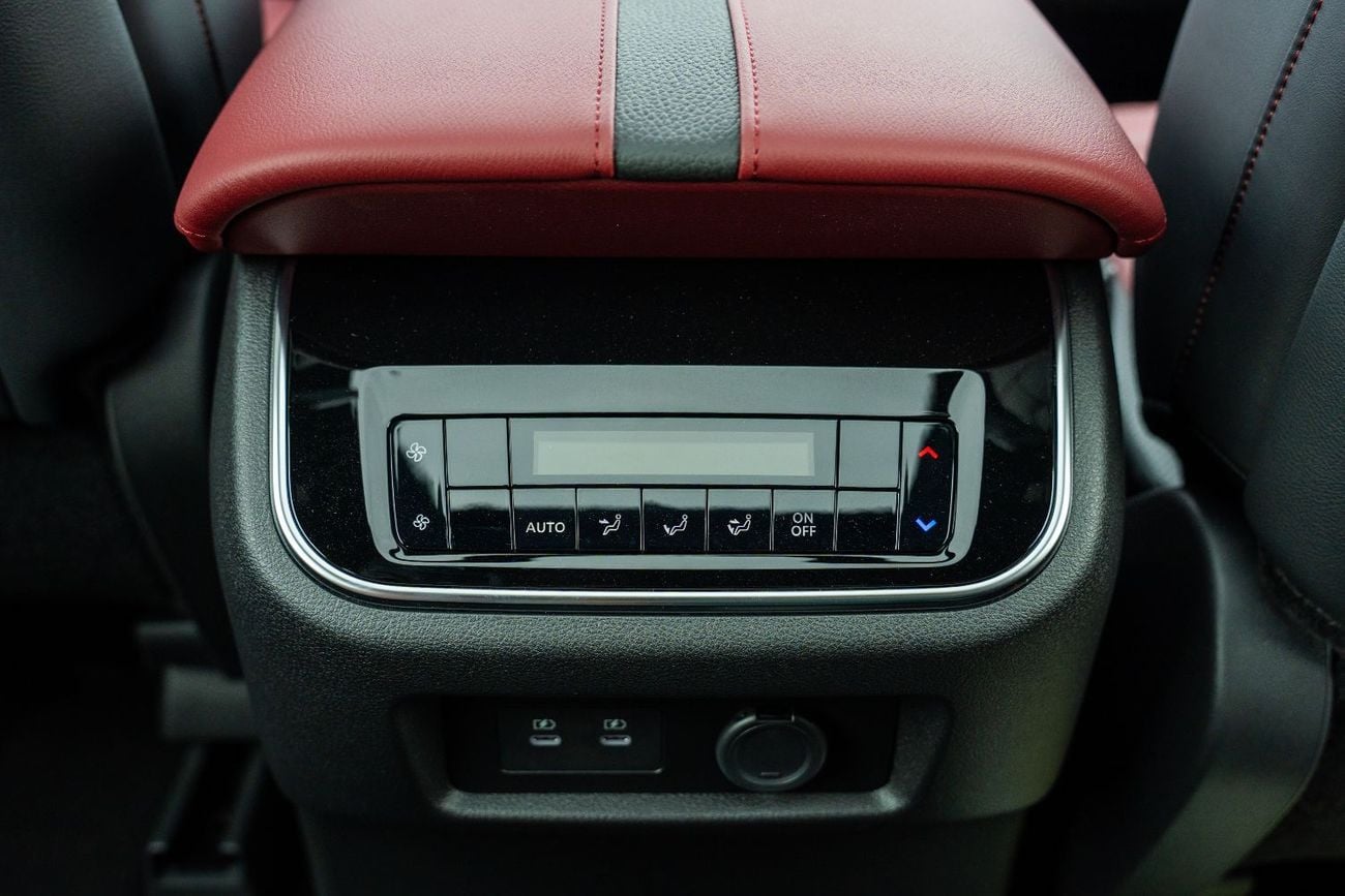 Nissan Patrol Nissan Patrol Platinum 2026    3.5  L White roof black