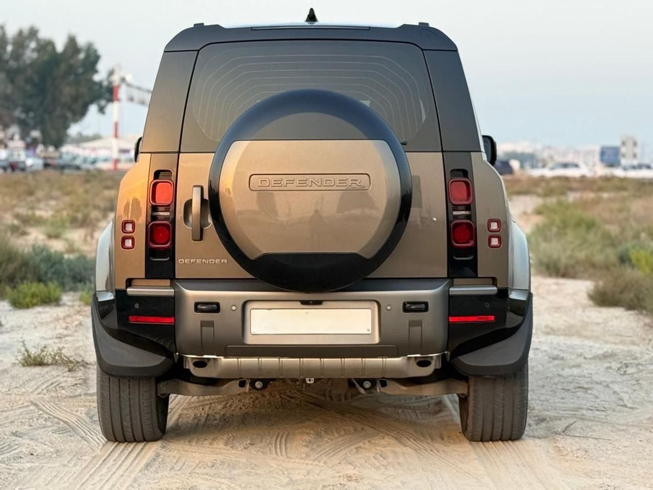 Land Rover Defender P400 110 X-Dynamic HSE 3.0L (5 Seater)