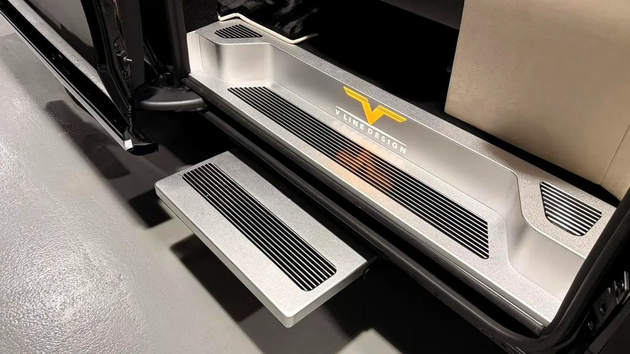 Mercedes-Benz V 300 ARRIVAL MODEL VIP MERCEDES GCC V300 with ADDITIONAL REAR AC - 2 Years Warranty by VLINE