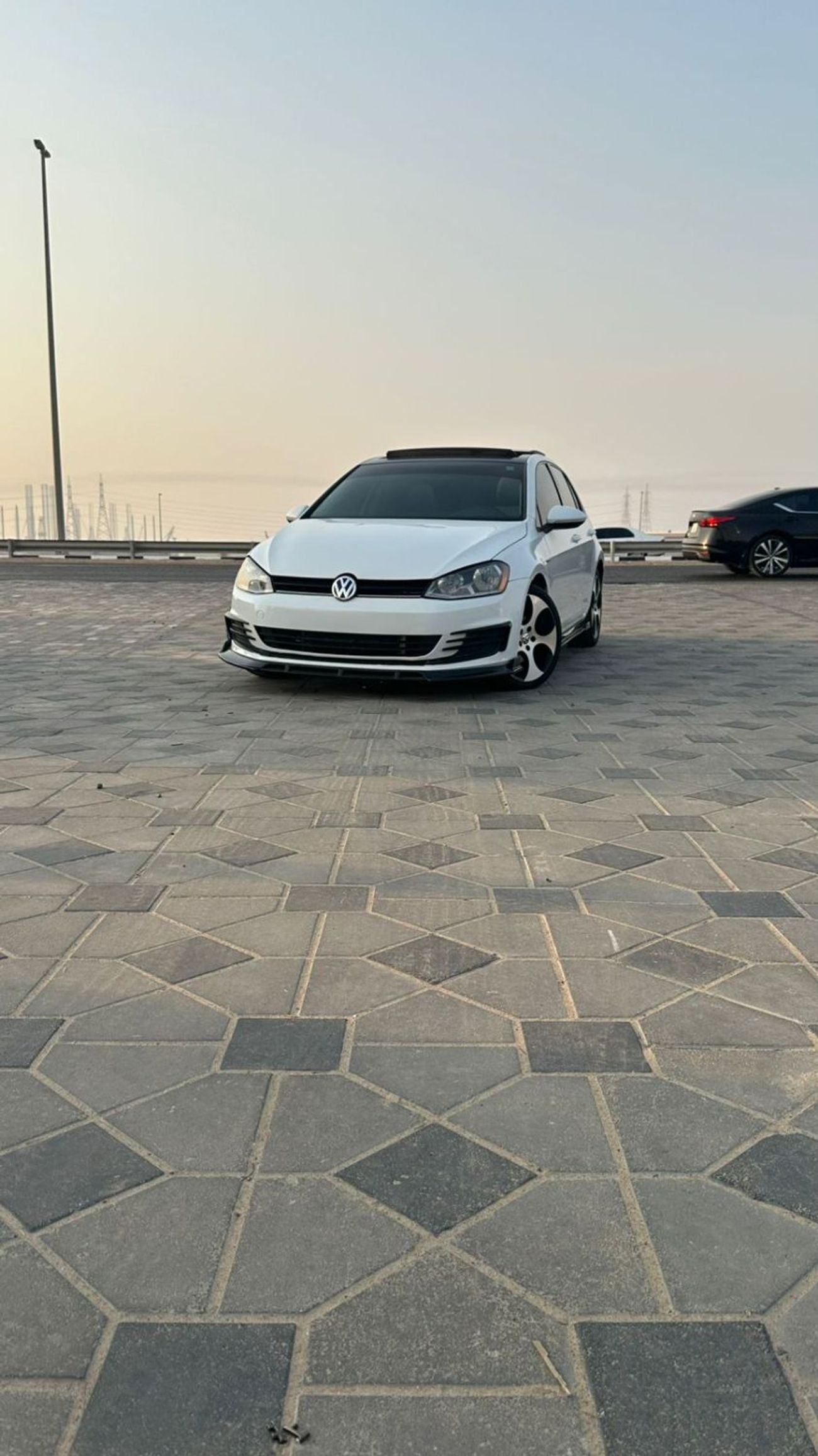 Volkswagen Golf R 2.0L (290 HP)
