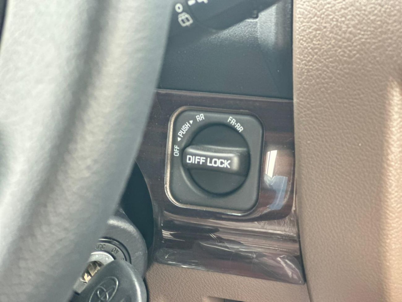 تويوتا لاند كروزر 70 DX 4.0L A/T