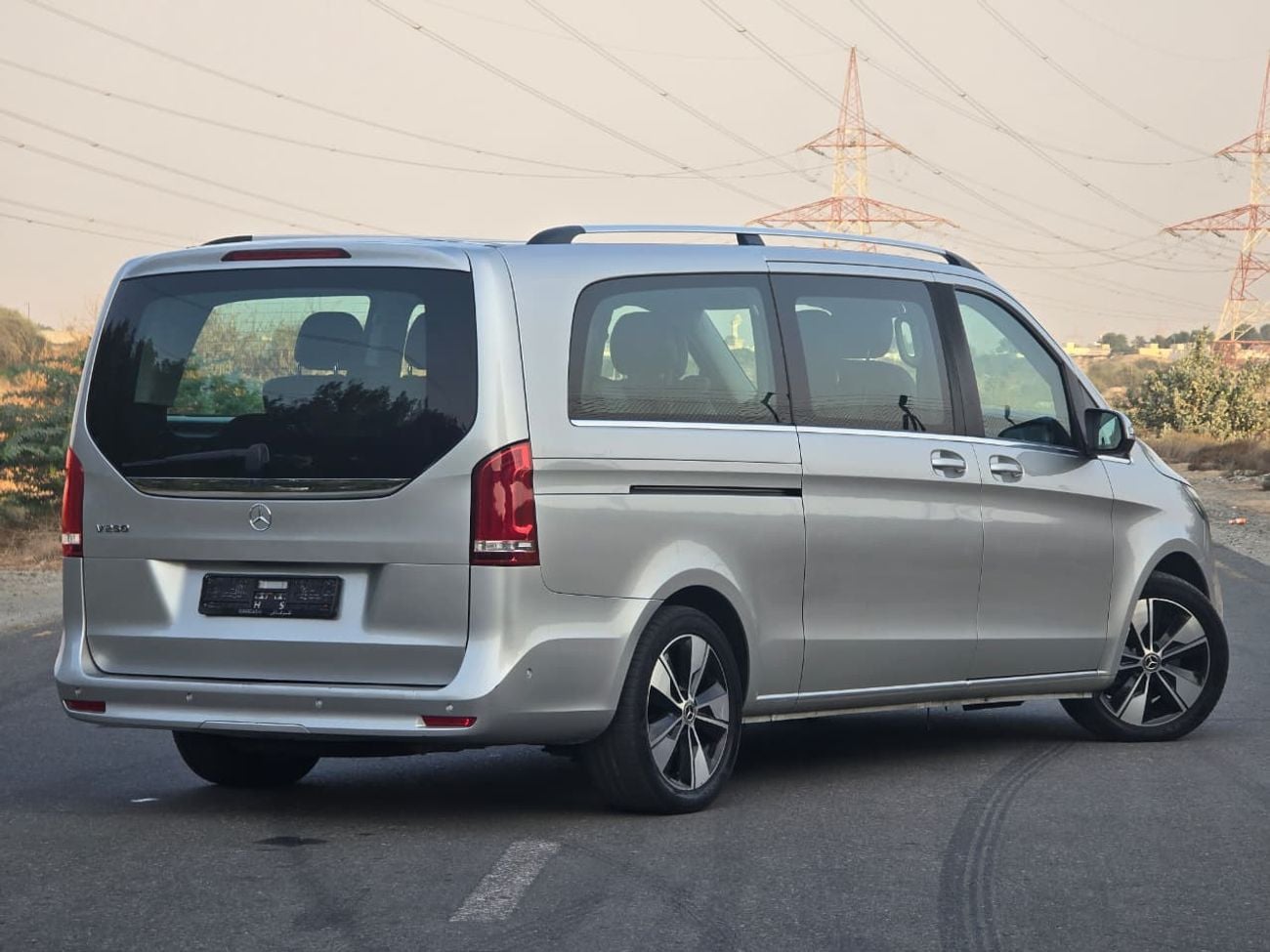 Mercedes-Benz V 250 Std 2.1L MERCEDES V-250 GCC 2021 // ORGINAL PAINT // ACCIDENT FREE // PERFECT CONDITION