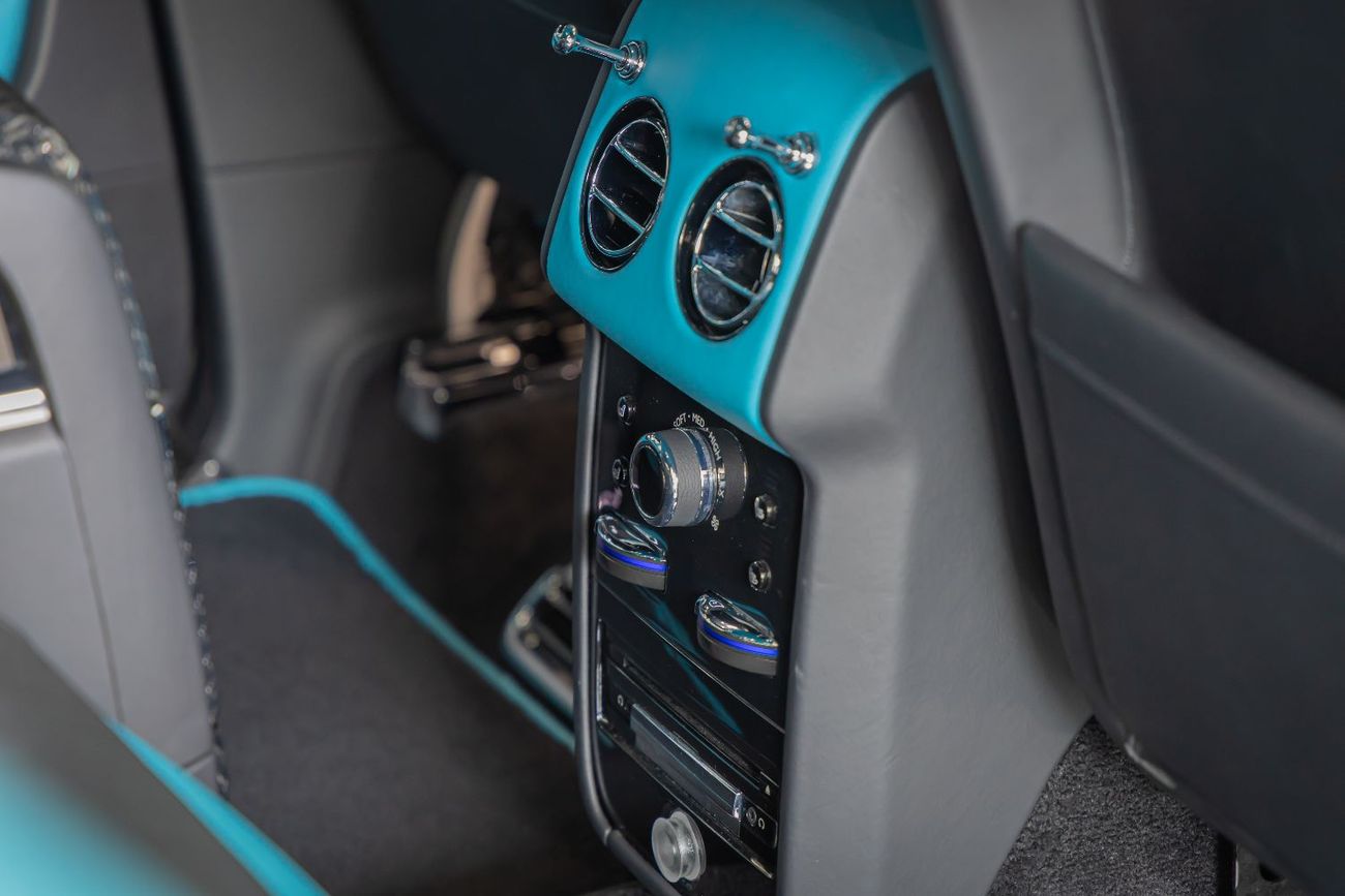 Rolls-Royce Cullinan Rolls Royce Cullinan Mansory Original Exterior and Interior - 2023 Perfect Condition