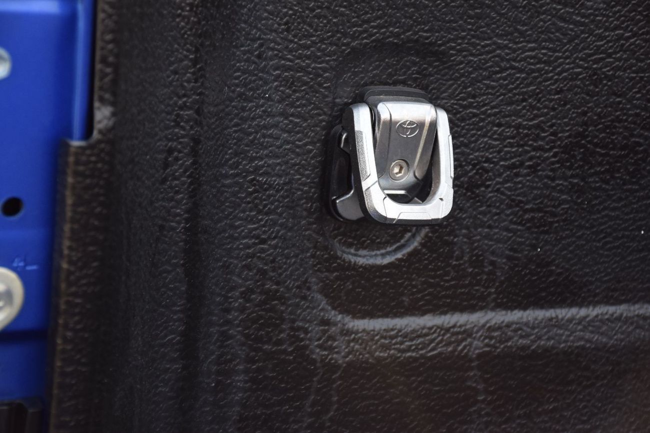 Toyota Hilux 4X4 Diesel 2.8L (Right Hand )