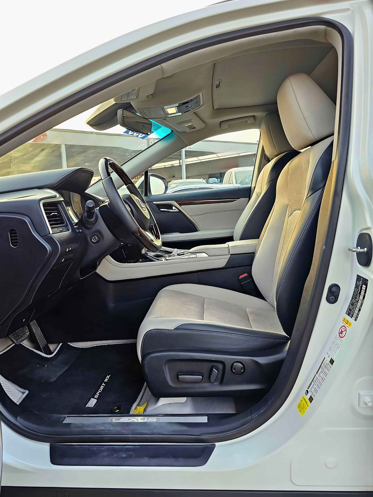 لكزس RX 350 LARGE/ SUNROOF/ RADAR/ FULL OPTION/ ORG MILEAGE/ RTA PASSED/ 1343 MONTHLY / LOT#109773