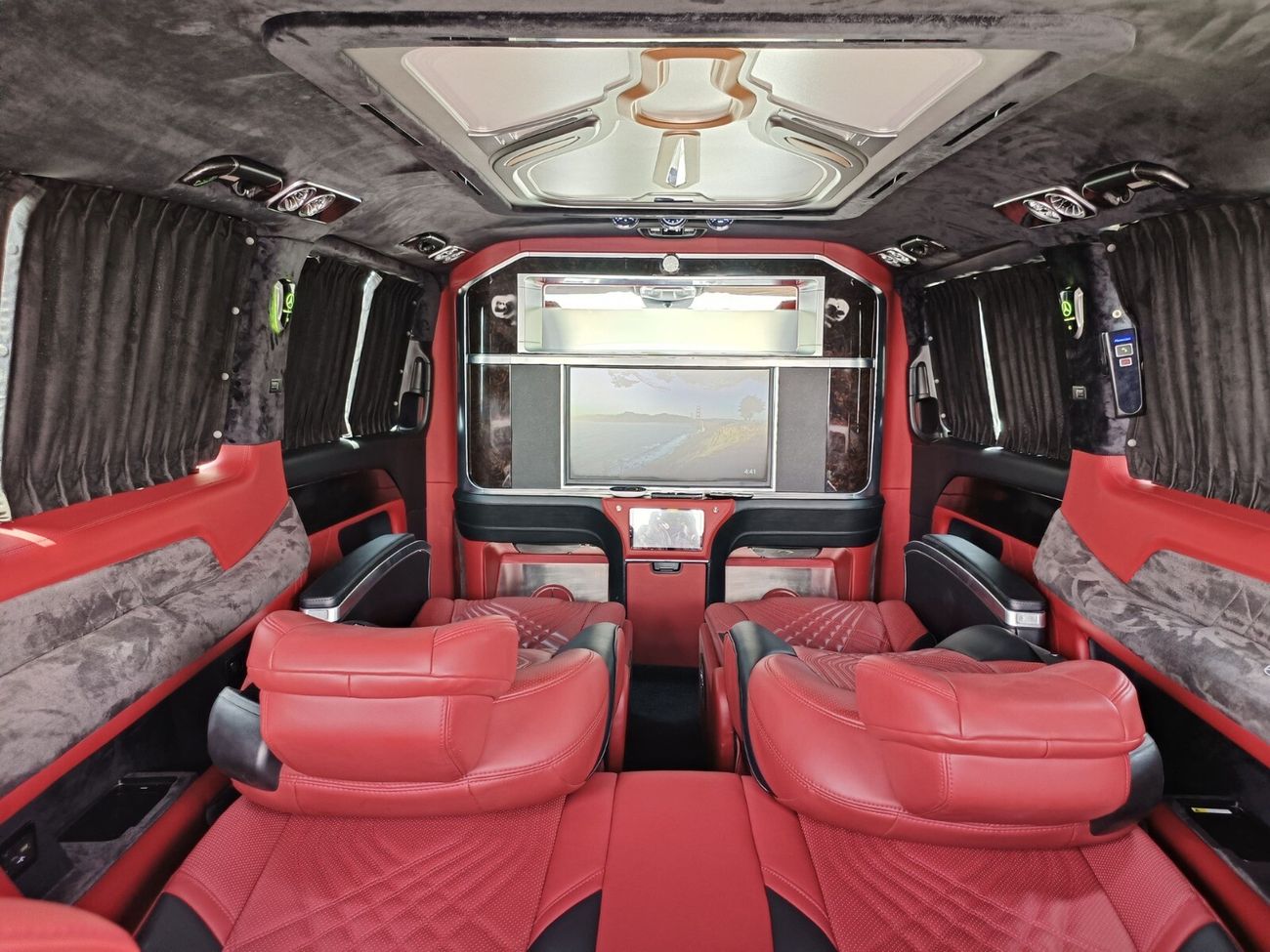 Mercedes-Benz V 250 V4, 2.0L Petrol,  VIP, Platinum, Front & Rear DVD's With Leather Seats, and Much More (CODE #VITO)