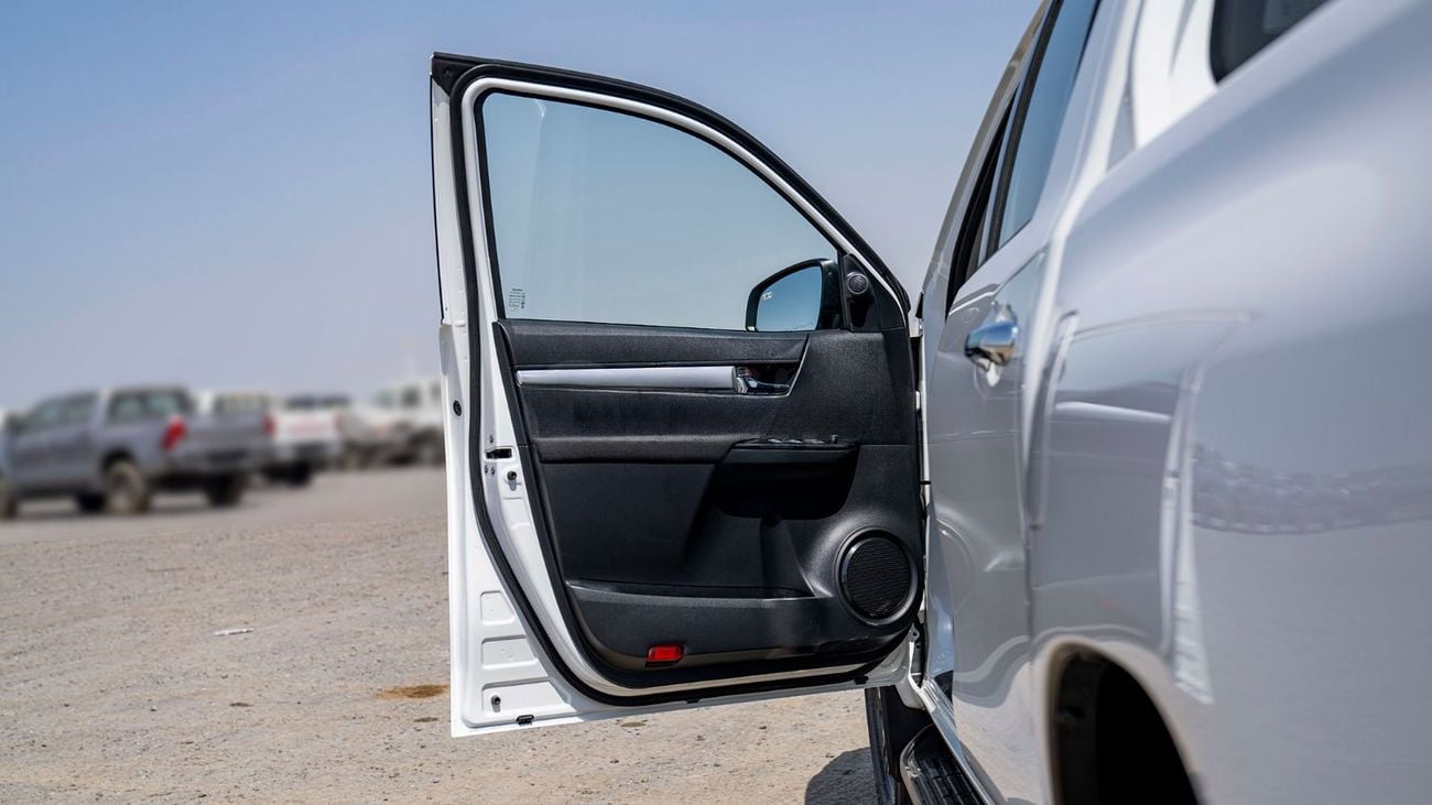 تويوتا هيلوكس HILUX SR5 2,4 DIESEL 2025
