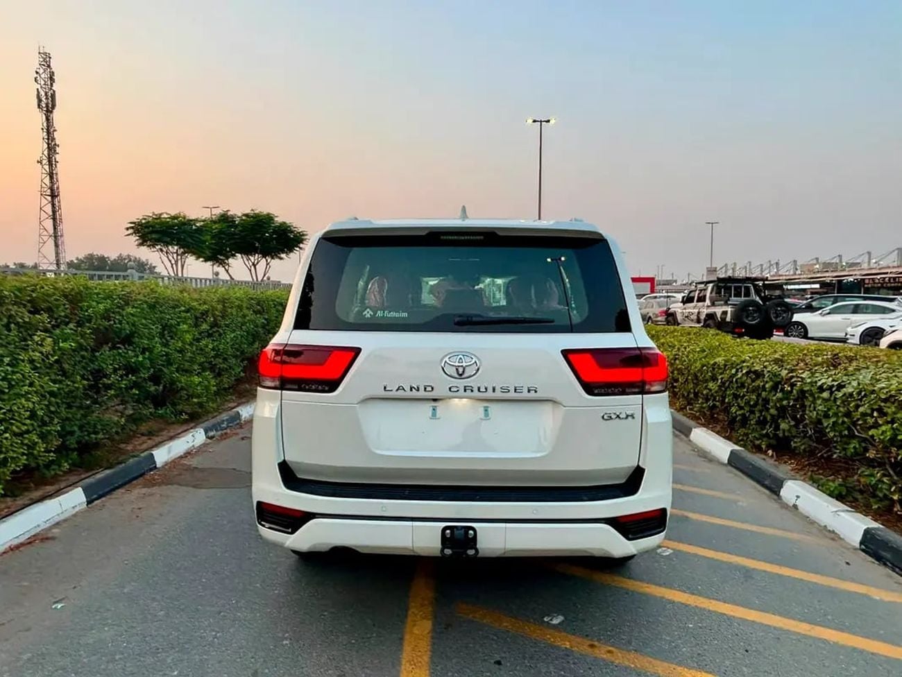 تويوتا لاند كروزر GXR 4.0L V6 - Brand GCC Specs