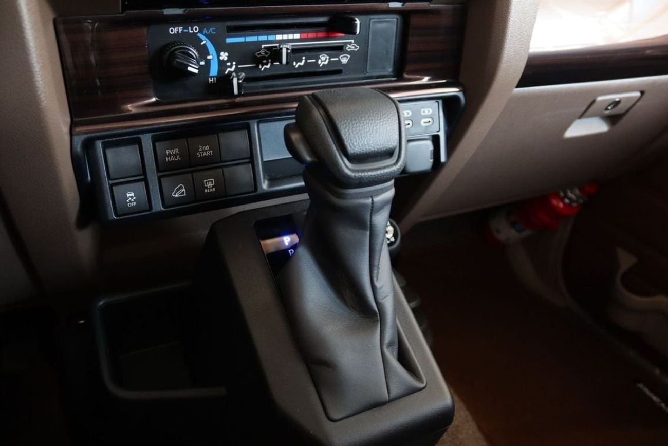 Toyota Land Cruiser GRJ76 4.0 V6 AUTOMATIC FULLY LOADED