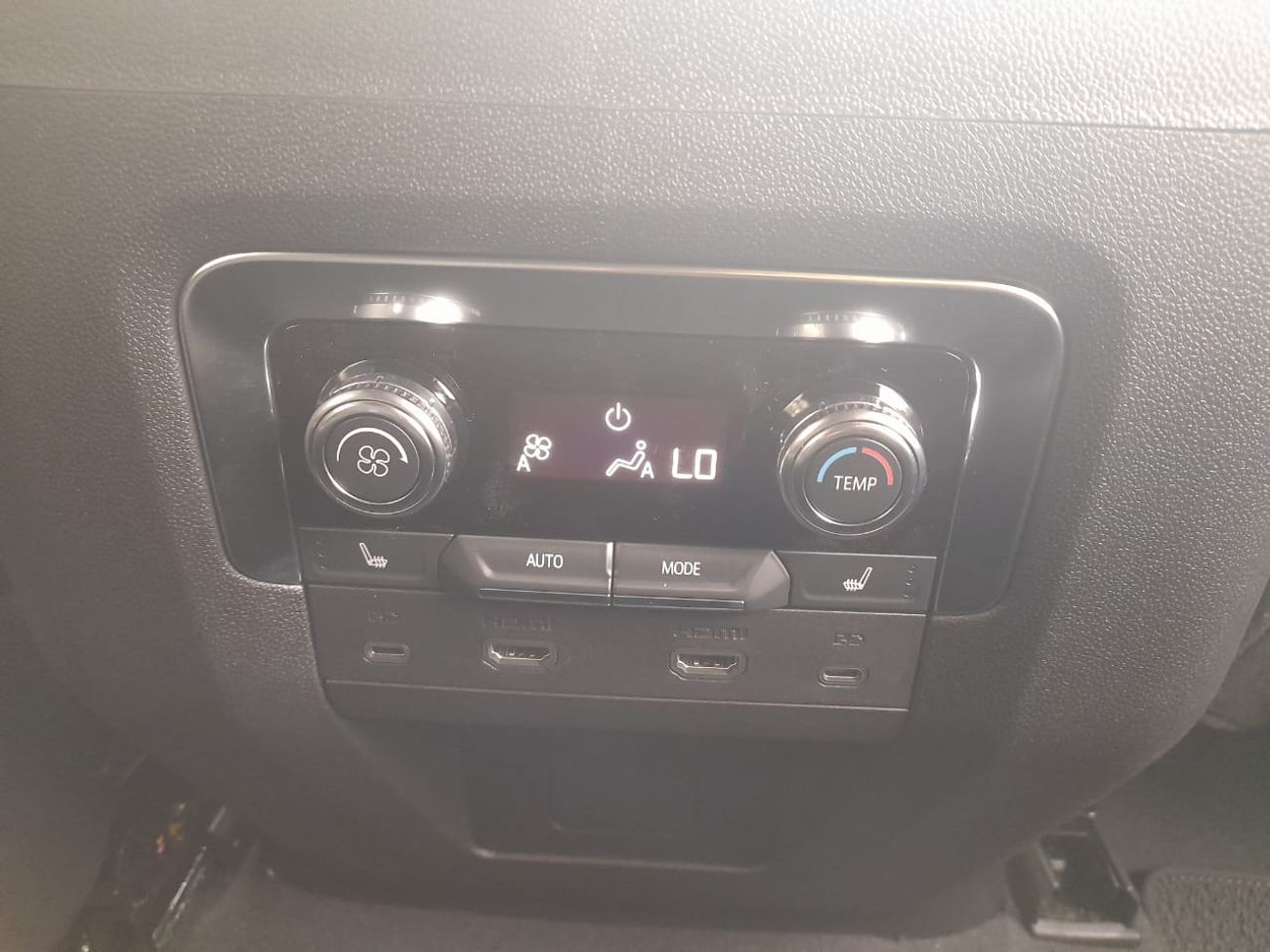 GMC Yukon 6.2 V8 Denali (AWD) Right-Hand drive.2 V8 Denali (AWD)