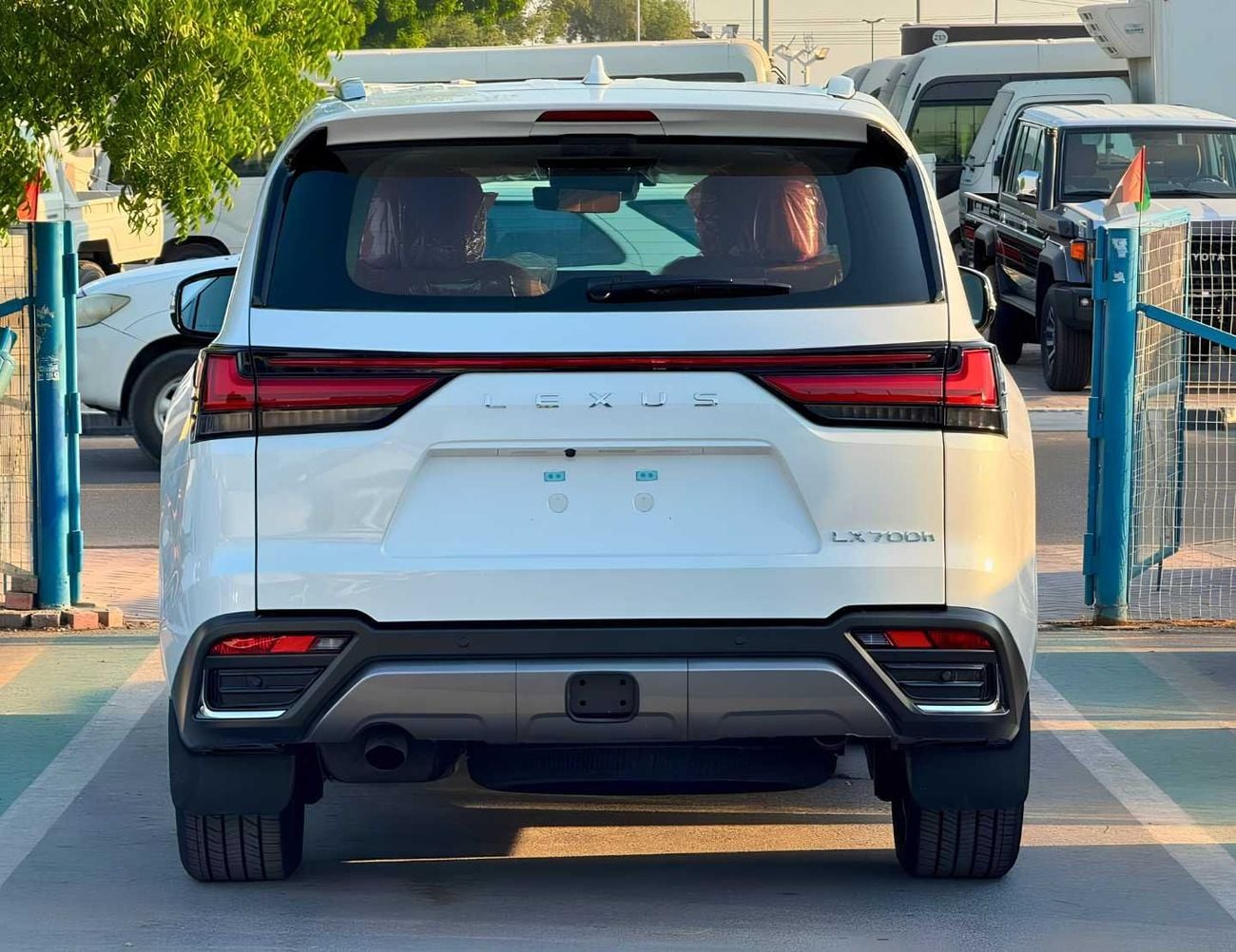 لكزس LX 700h VIP || 3.5L HYBRID / RADAR / 360*CAMERA / SUNROOF / REAR ENTERTAINMENT SCREEN (CODE # L7V)