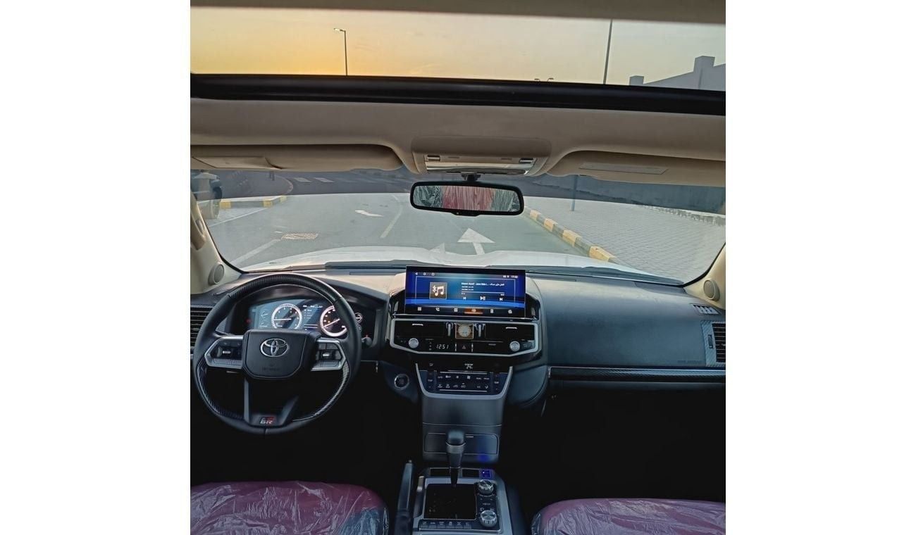 Toyota Land Cruiser 2010 vxr v8 change 202 Gr