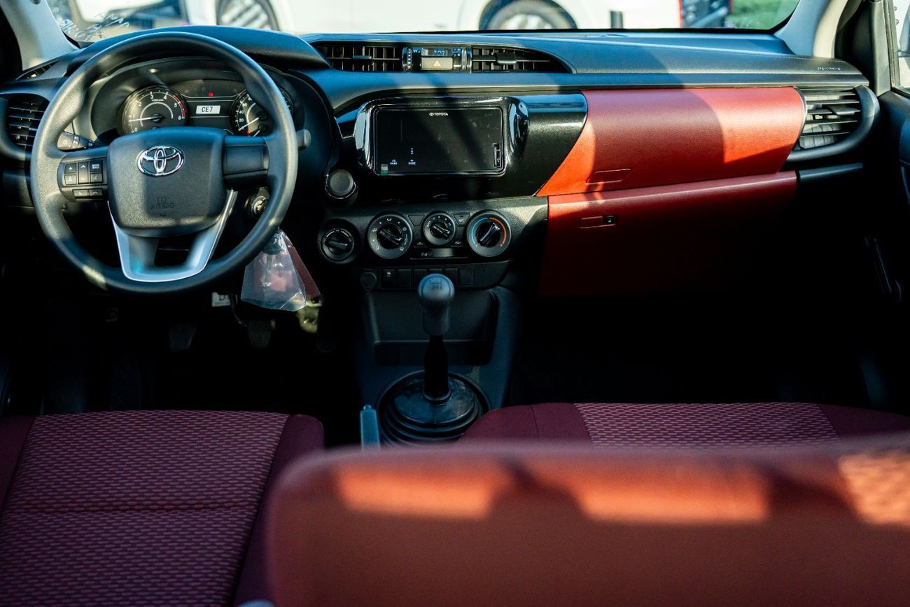 تويوتا هيلوكس 2026 Toyota Hilux 2.4L Turbo Diesel 4WD (6-Speed Manual)